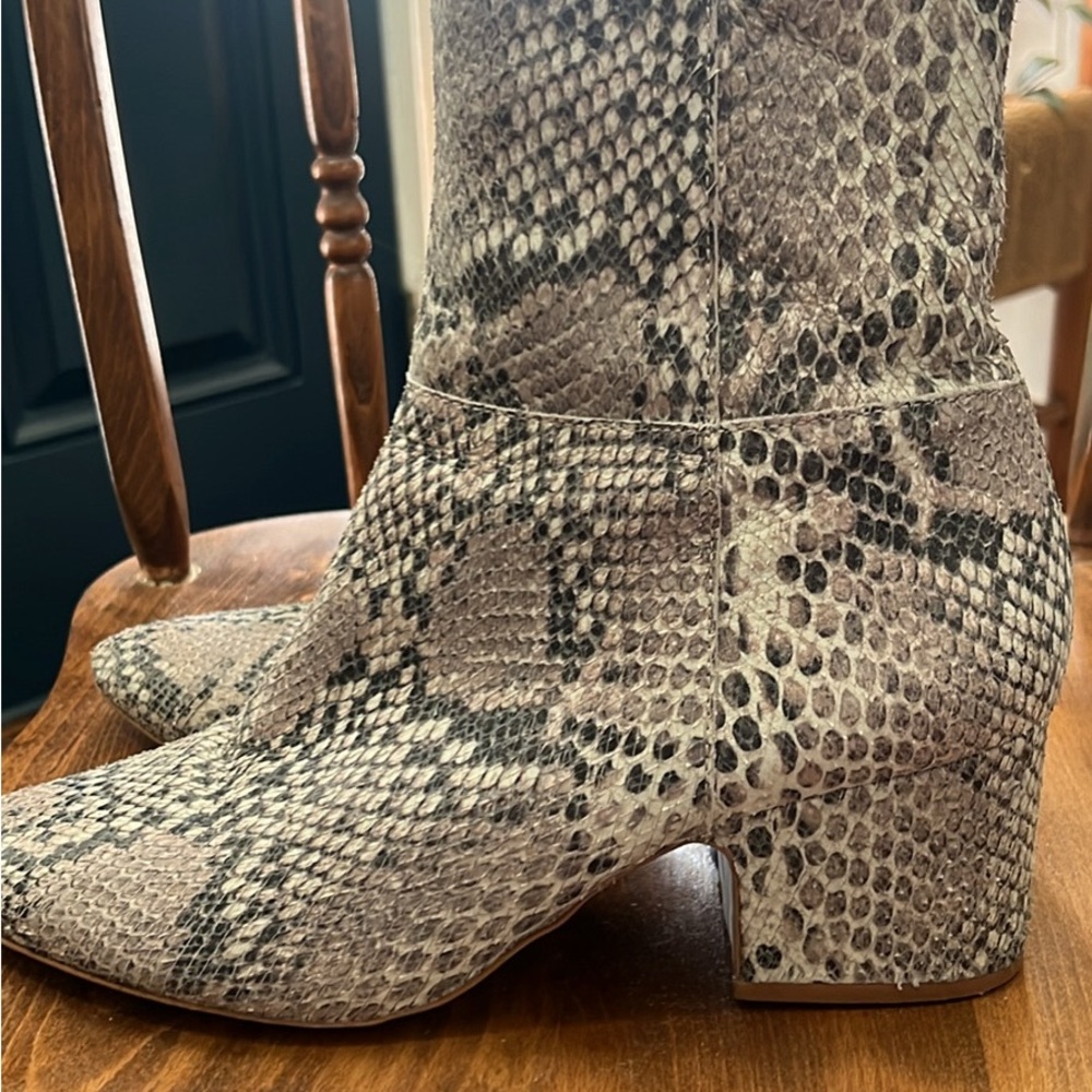 Matisse Anthropologie Size 10 Snakeskin Booties - Picture 6 of 7